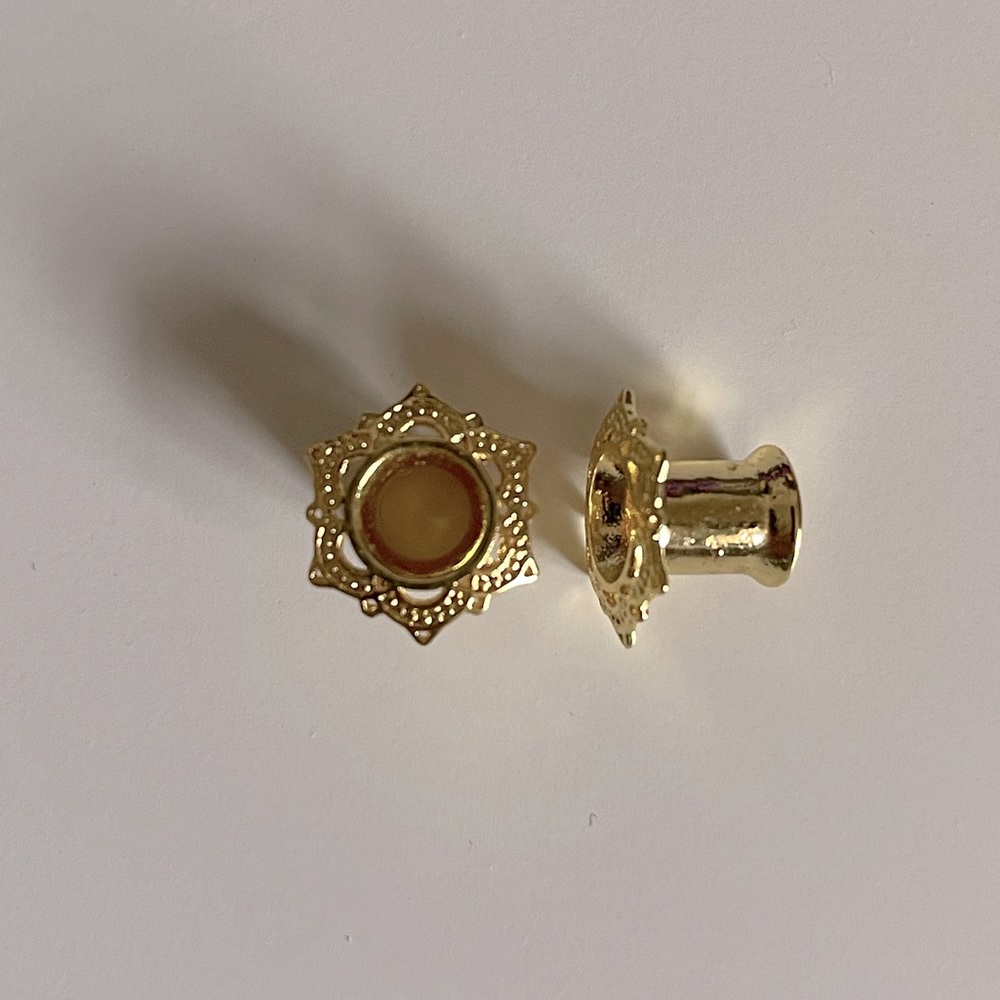 Gold tone lotus 2g tunnel body jewelry earrings